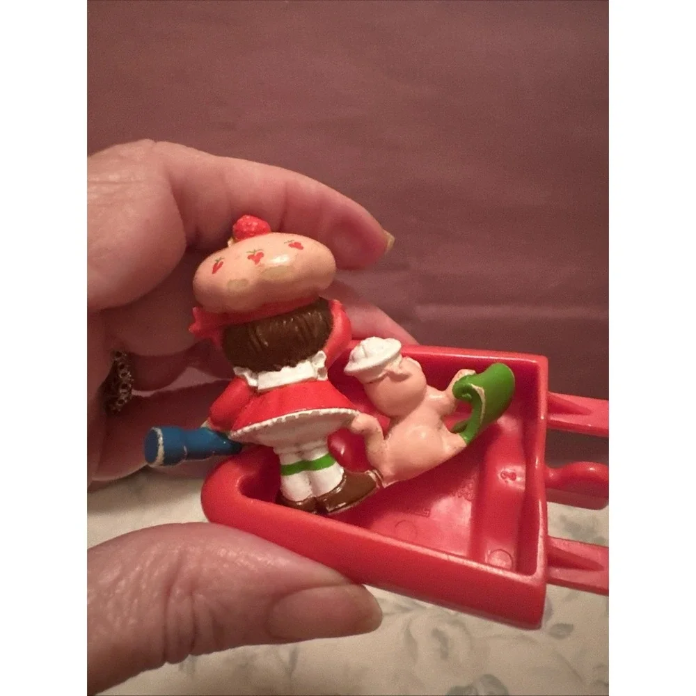 vintage 1983 Strawberry Shortcake & Custard On Sailboat Deluxe